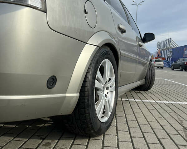 Жовтий Опель Вектра, об'ємом двигуна 3.2 л та пробігом 350 тис. км за 3750 $, фото 8 на Automoto.ua