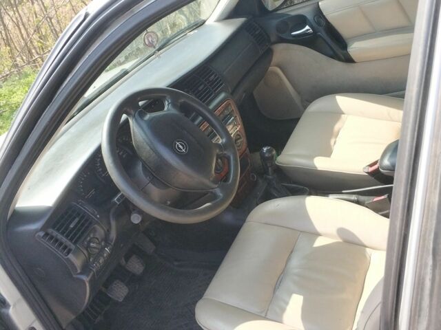 Сірий Опель Вектра, об'ємом двигуна 0 л та пробігом 365 тис. км за 2550 $, фото 2 на Automoto.ua