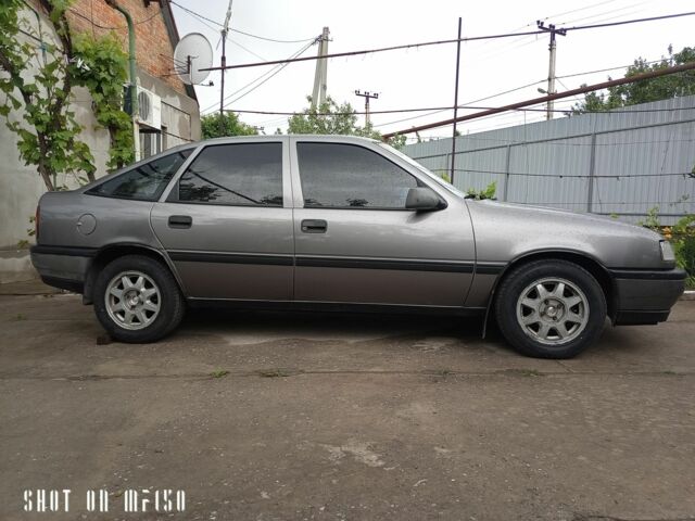 Серый Опель Вектра, объемом двигателя 1.6 л и пробегом 300 тыс. км за 1156 $, фото 1 на Automoto.ua