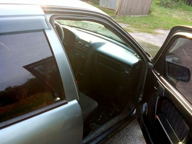 Сірий Опель Вектра, об'ємом двигуна 1.6 л та пробігом 250 тис. км за 1500 $, фото 2 на Automoto.ua