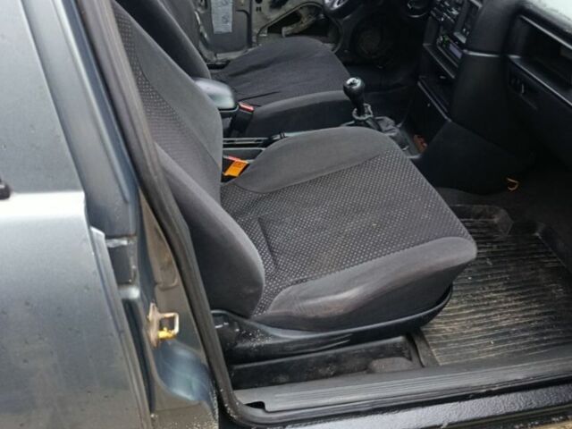 Сірий Опель Вектра, об'ємом двигуна 2 л та пробігом 300 тис. км за 905 $, фото 6 на Automoto.ua