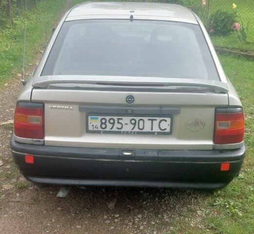 Сірий Опель Вектра, об'ємом двигуна 1.6 л та пробігом 326 тис. км за 700 $, фото 2 на Automoto.ua