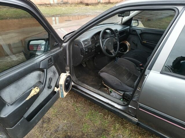 Сірий Опель Вектра, об'ємом двигуна 2 л та пробігом 300 тис. км за 1250 $, фото 7 на Automoto.ua