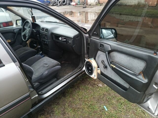 Сірий Опель Вектра, об'ємом двигуна 2 л та пробігом 300 тис. км за 1250 $, фото 5 на Automoto.ua