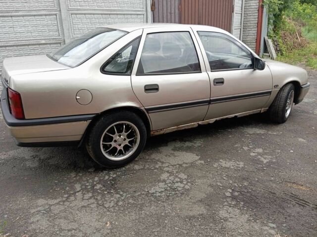 Сірий Опель Вектра, об'ємом двигуна 2 л та пробігом 147 тис. км за 1700 $, фото 4 на Automoto.ua