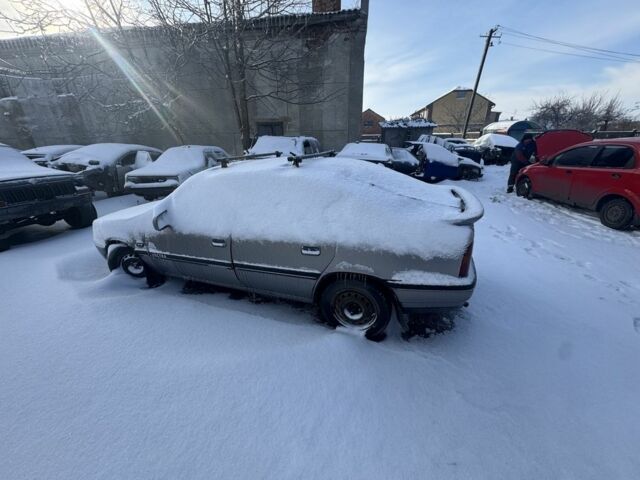 Серый Опель Вектра, объемом двигателя 1.8 л и пробегом 300 тыс. км за 600 $, фото 1 на Automoto.ua