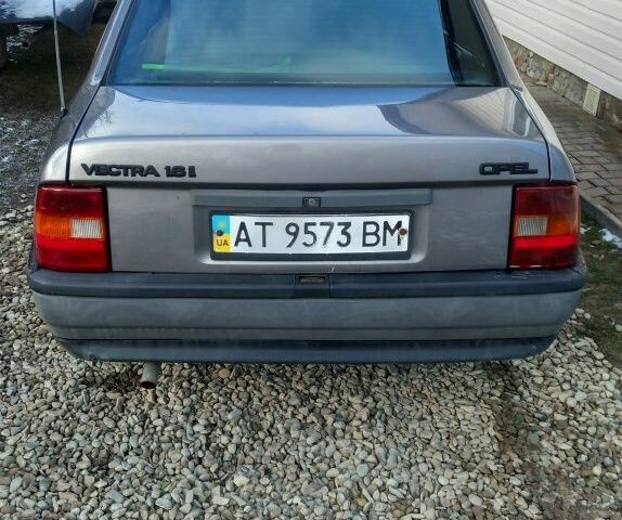 Серый Опель Вектра, объемом двигателя 1.6 л и пробегом 300 тыс. км за 1170 $, фото 6 на Automoto.ua