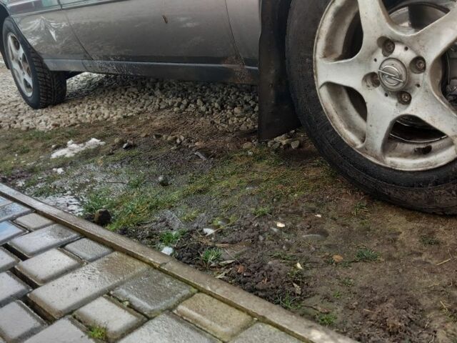 Серый Опель Вектра, объемом двигателя 1.6 л и пробегом 300 тыс. км за 1170 $, фото 4 на Automoto.ua