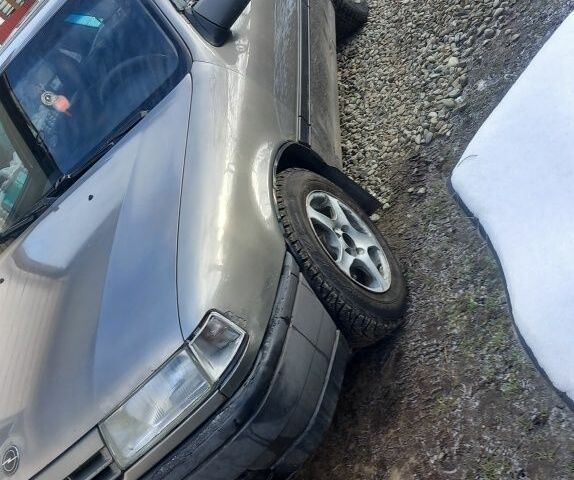 Серый Опель Вектра, объемом двигателя 1.6 л и пробегом 300 тыс. км за 1170 $, фото 2 на Automoto.ua