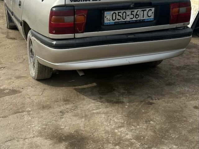 Серый Опель Вектра, объемом двигателя 1.8 л и пробегом 330 тыс. км за 950 $, фото 2 на Automoto.ua