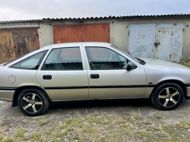 Серый Опель Вектра, объемом двигателя 1.7 л и пробегом 200 тыс. км за 1299 $, фото 8 на Automoto.ua