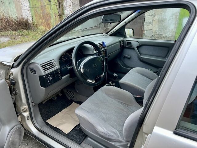 Серый Опель Вектра, объемом двигателя 1.7 л и пробегом 200 тыс. км за 1299 $, фото 10 на Automoto.ua