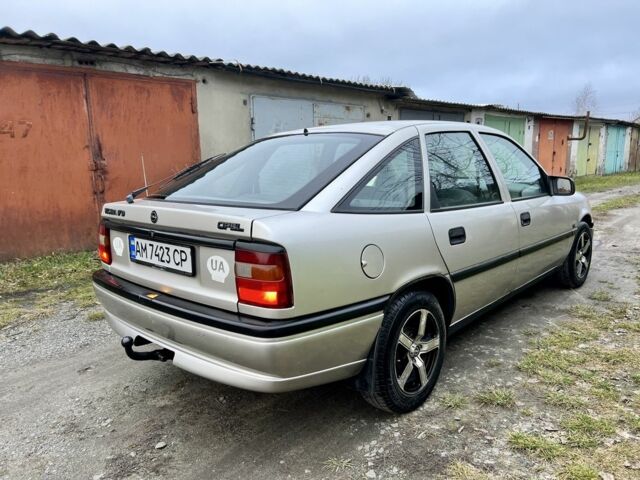 Серый Опель Вектра, объемом двигателя 1.7 л и пробегом 200 тыс. км за 1299 $, фото 7 на Automoto.ua