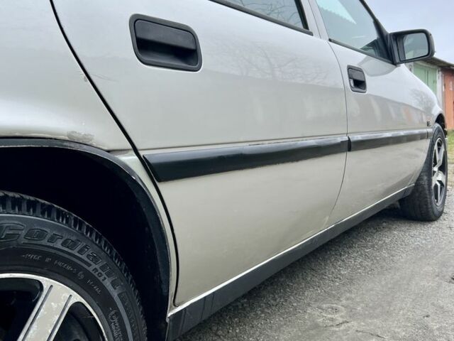 Серый Опель Вектра, объемом двигателя 1.7 л и пробегом 200 тыс. км за 1299 $, фото 22 на Automoto.ua