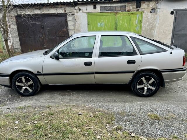 Серый Опель Вектра, объемом двигателя 1.7 л и пробегом 200 тыс. км за 1299 $, фото 4 на Automoto.ua