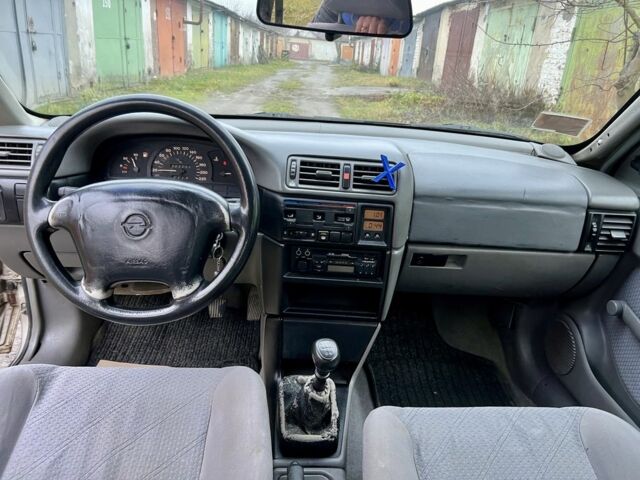 Серый Опель Вектра, объемом двигателя 1.7 л и пробегом 200 тыс. км за 1299 $, фото 11 на Automoto.ua