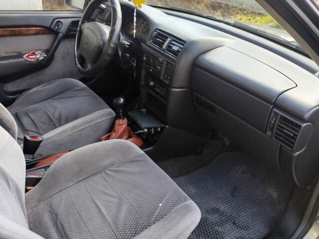 Сірий Опель Вектра, об'ємом двигуна 1.8 л та пробігом 251 тис. км за 1250 $, фото 2 на Automoto.ua