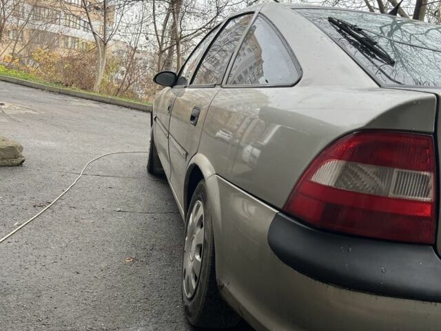 Серый Опель Вектра, объемом двигателя 1.6 л и пробегом 320 тыс. км за 1450 $, фото 5 на Automoto.ua