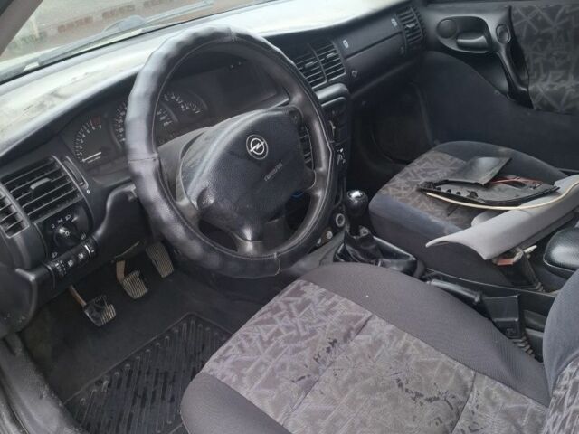 Серый Опель Вектра, объемом двигателя 1 л и пробегом 2 тыс. км за 2200 $, фото 5 на Automoto.ua