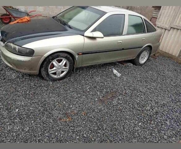 Серый Опель Вектра, объемом двигателя 2 л и пробегом 300 тыс. км за 800 $, фото 1 на Automoto.ua