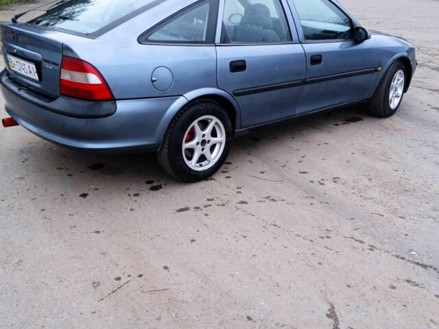 Серый Опель Вектра, объемом двигателя 1.6 л и пробегом 350 тыс. км за 1600 $, фото 1 на Automoto.ua