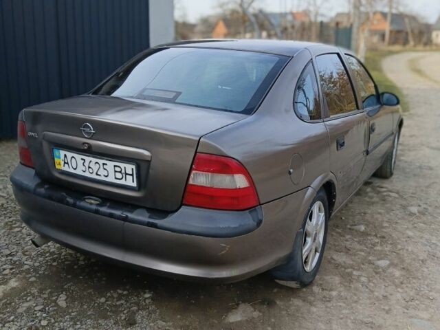 Серый Опель Вектра, объемом двигателя 1.6 л и пробегом 360 тыс. км за 1600 $, фото 3 на Automoto.ua