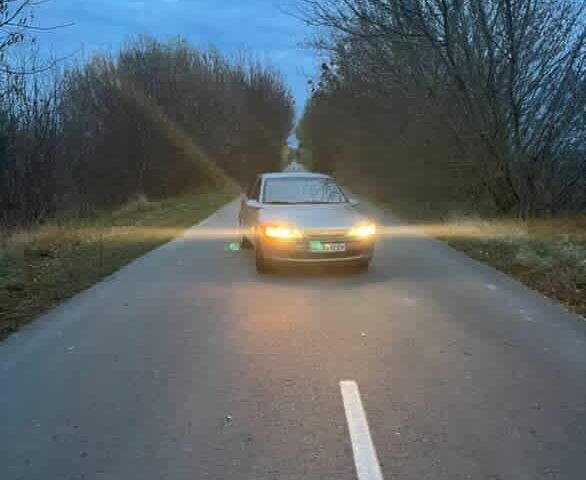 Сірий Опель Вектра, об'ємом двигуна 1.6 л та пробігом 1 тис. км за 1999 $, фото 2 на Automoto.ua