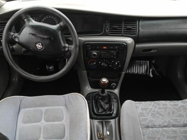 Серый Опель Вектра, объемом двигателя 1.6 л и пробегом 350 тыс. км за 1600 $, фото 5 на Automoto.ua