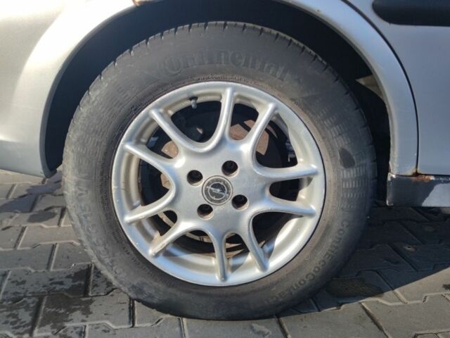 Опель Вектра 1998 у Чернівцях на Automoto.ua Сірий Опель Вектра, об'ємом двигуна 1.6 л та пробігом 257 тис. км за 1781 $, фото 5 на Automoto.ua