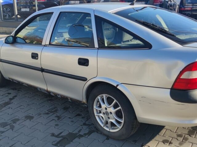 Опель Вектра 1998 у Чернівцях на Automoto.ua Сірий Опель Вектра, об'ємом двигуна 1.6 л та пробігом 257 тис. км за 1781 $, фото 4 на Automoto.ua