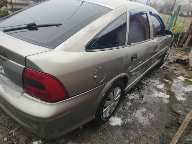 Серый Опель Вектра, объемом двигателя 1.8 л и пробегом 300 тыс. км за 1900 $, фото 3 на Automoto.ua