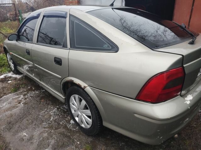 Серый Опель Вектра, объемом двигателя 1.8 л и пробегом 300 тыс. км за 1900 $, фото 4 на Automoto.ua