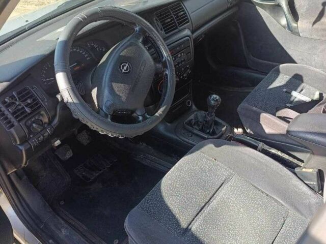 Сірий Опель Вектра, об'ємом двигуна 2 л та пробігом 300 тис. км за 1550 $, фото 6 на Automoto.ua