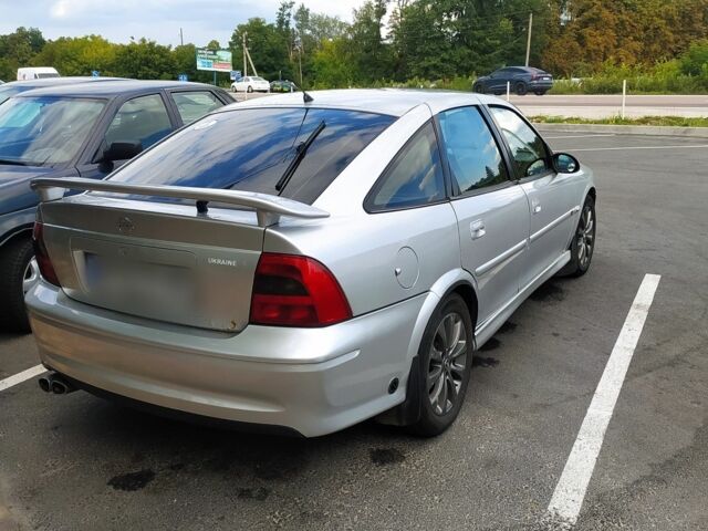 Серый Опель Вектра, объемом двигателя 2 л и пробегом 260 тыс. км за 2600 $, фото 1 на Automoto.ua