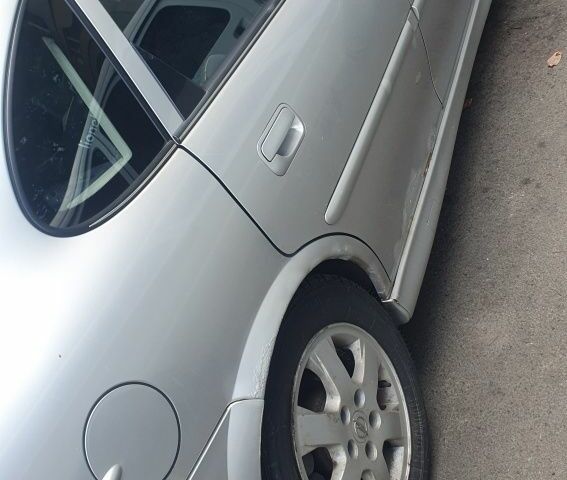 Сірий Опель Вектра, об'ємом двигуна 2 л та пробігом 300 тис. км за 700 $, фото 2 на Automoto.ua