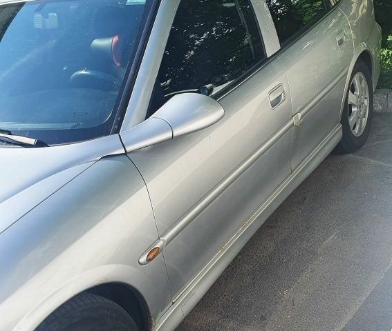 Сірий Опель Вектра, об'ємом двигуна 2 л та пробігом 300 тис. км за 700 $, фото 5 на Automoto.ua