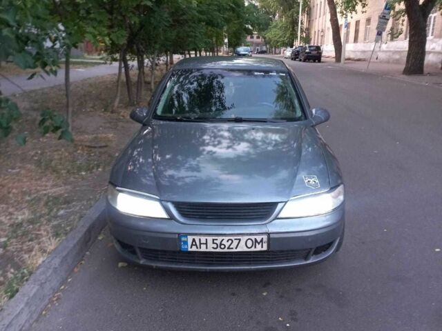 Сірий Опель Вектра, об'ємом двигуна 2.2 л та пробігом 400 тис. км за 2000 $, фото 3 на Automoto.ua