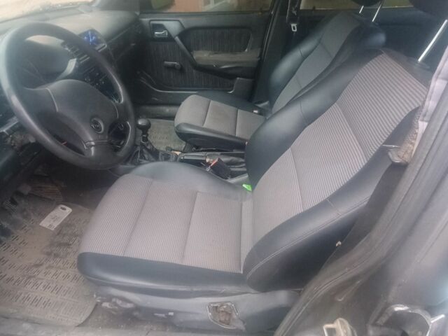 Серый Опель Вектра, объемом двигателя 1 л и пробегом 277 тыс. км за 650 $, фото 7 на Automoto.ua