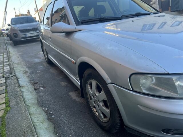 Сірий Опель Вектра, об'ємом двигуна 1.6 л та пробігом 260 тис. км за 2400 $, фото 5 на Automoto.ua