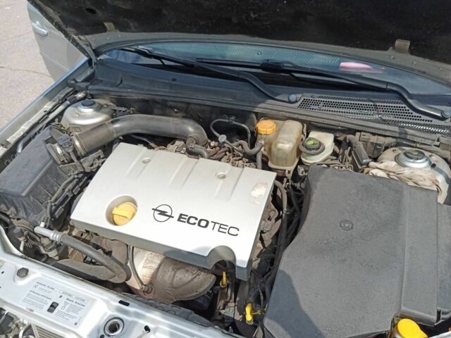 Серый Опель Вектра, объемом двигателя 1.8 л и пробегом 300 тыс. км за 4000 $, фото 4 на Automoto.ua