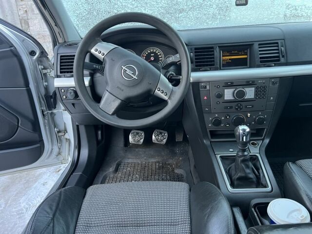 Сірий Опель Вектра, об'ємом двигуна 2.2 л та пробігом 330 тис. км за 3350 $, фото 6 на Automoto.ua