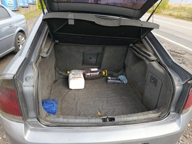 Серый Опель Вектра, объемом двигателя 2.2 л и пробегом 400 тыс. км за 4300 $, фото 5 на Automoto.ua