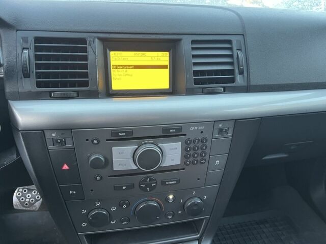 Сірий Опель Вектра, об'ємом двигуна 2.2 л та пробігом 330 тис. км за 3350 $, фото 4 на Automoto.ua