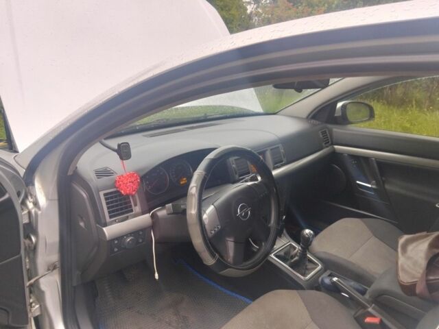 Серый Опель Вектра, объемом двигателя 2.2 л и пробегом 184 тыс. км за 5000 $, фото 3 на Automoto.ua