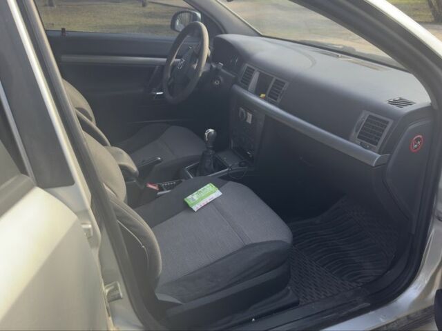 Сірий Опель Вектра, об'ємом двигуна 2.2 л та пробігом 275 тис. км за 4000 $, фото 5 на Automoto.ua