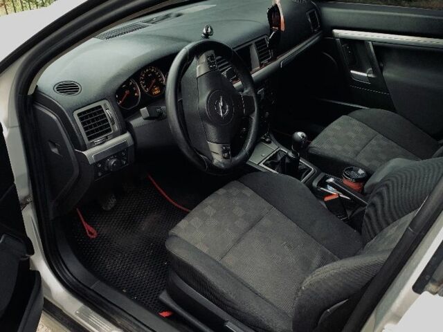 Сірий Опель Вектра, об'ємом двигуна 2.2 л та пробігом 200 тис. км за 5500 $, фото 6 на Automoto.ua