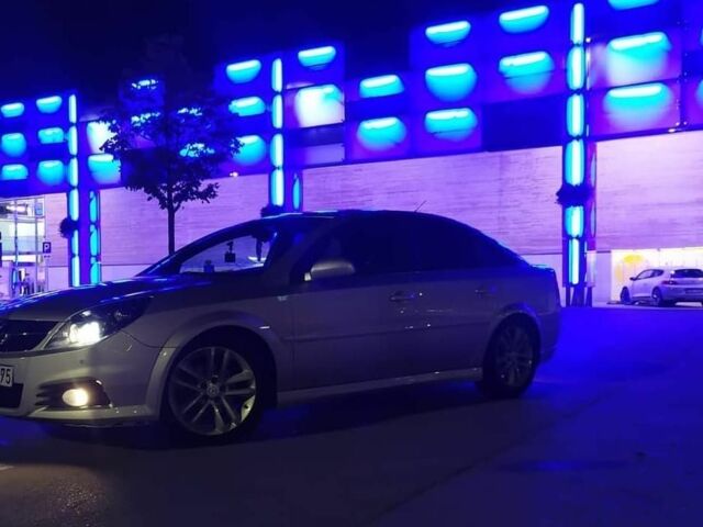 Сірий Опель Вектра, об'ємом двигуна 2.2 л та пробігом 200 тис. км за 5500 $, фото 1 на Automoto.ua