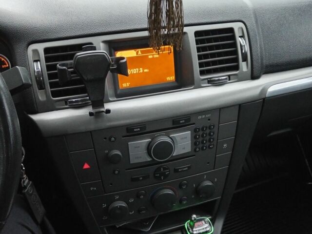 Серый Опель Вектра, объемом двигателя 2 л и пробегом 223 тыс. км за 5250 $, фото 9 на Automoto.ua