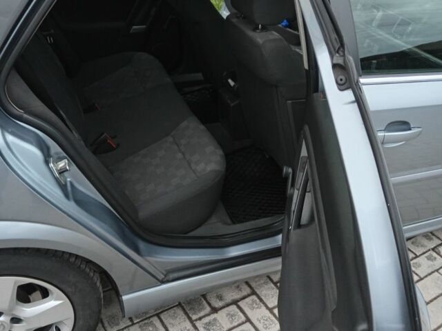 Сірий Опель Вектра, об'ємом двигуна 2 л та пробігом 223 тис. км за 5500 $, фото 5 на Automoto.ua