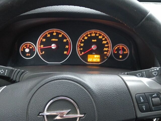 Сірий Опель Вектра, об'ємом двигуна 2 л та пробігом 223 тис. км за 5500 $, фото 3 на Automoto.ua